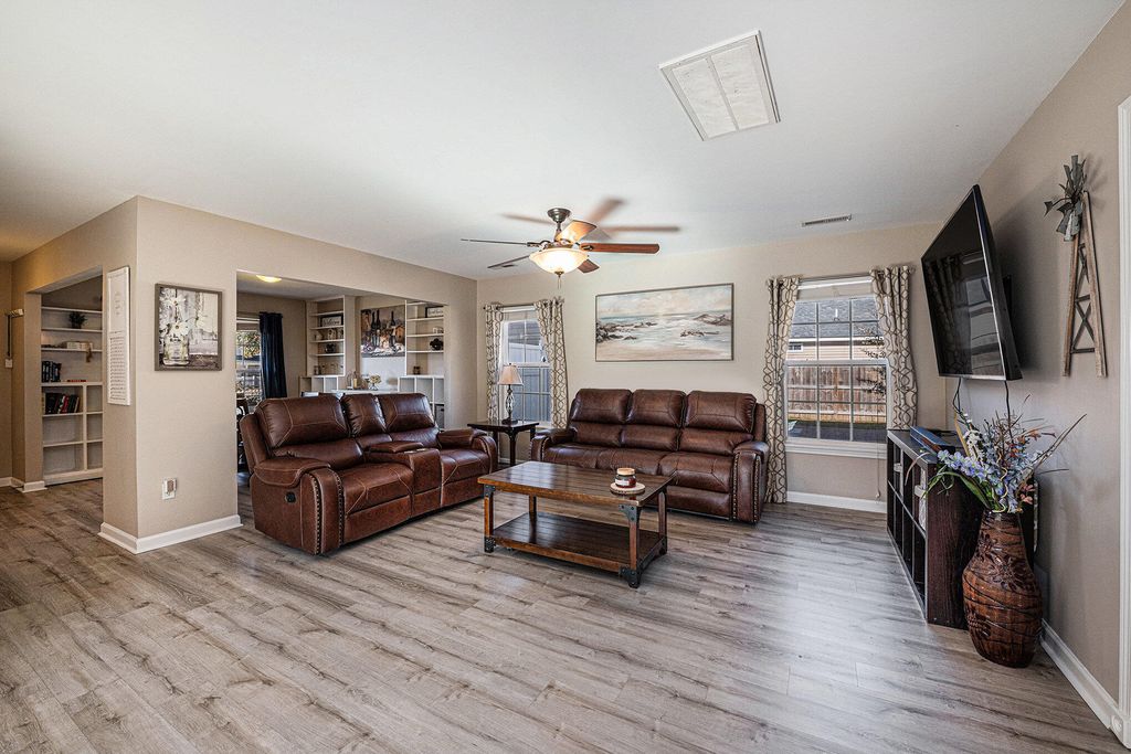 Image 8 of property listing at 313 Seneca River Drive, Summerville, SC 29485