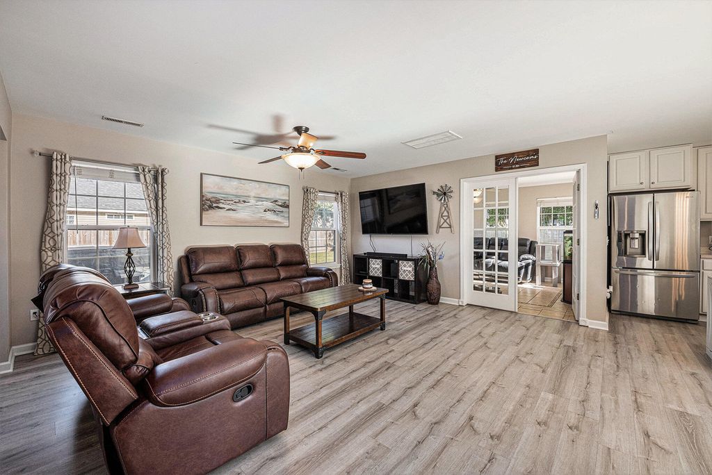 Image 9 of property listing at 313 Seneca River Drive, Summerville, SC 29485