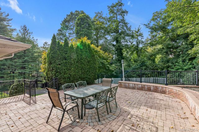 1 Crystal Drive, Great Neck, NY 11021