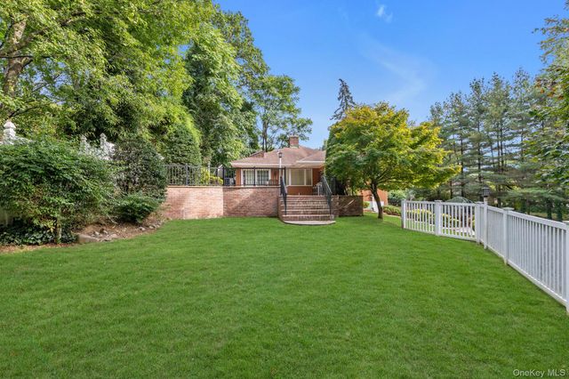 1 Crystal Drive, Great Neck, NY 11021