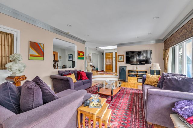 1 Crystal Drive, Great Neck, NY 11021