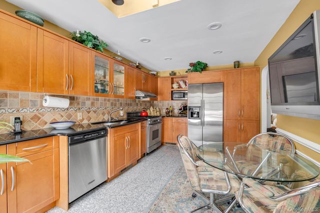 1 Crystal Drive, Great Neck, NY 11021