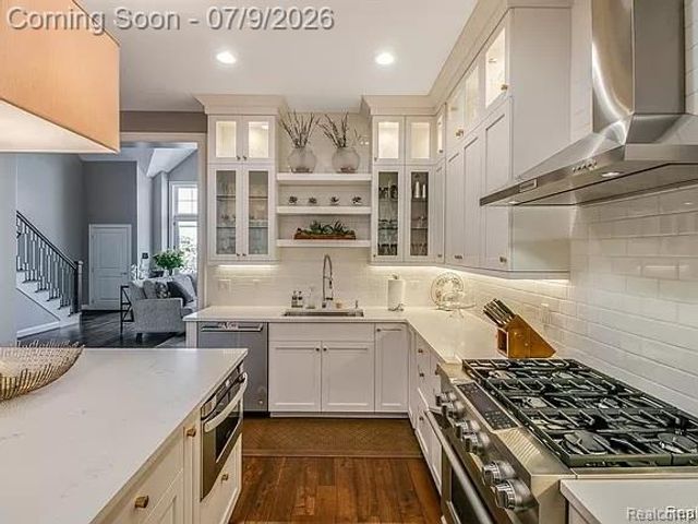 1011 S Washington Avenue, Royal Oak, MI 48067
