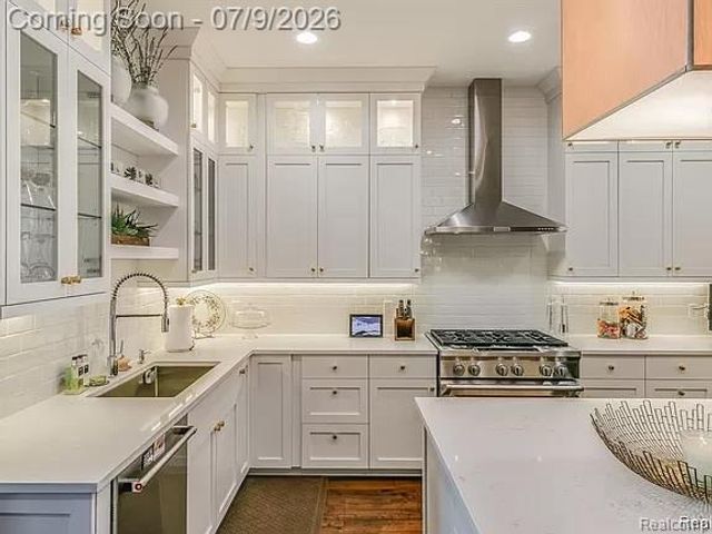 1011 S Washington Avenue, Royal Oak, MI 48067