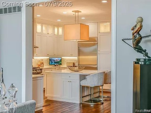 1011 S Washington Avenue, Royal Oak, MI 48067
