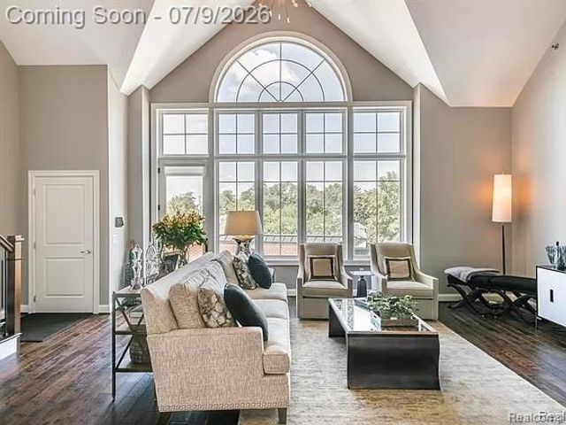 1011 S Washington Avenue, Royal Oak, MI 48067