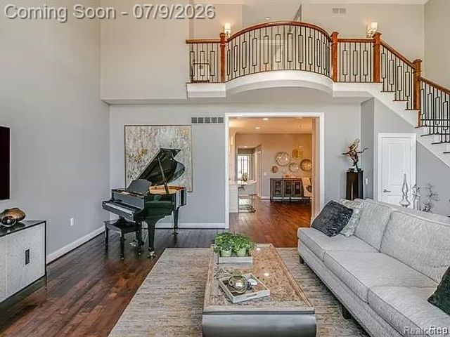 1011 S Washington Avenue, Royal Oak, MI 48067
