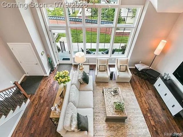 1011 S Washington Avenue, Royal Oak, MI 48067