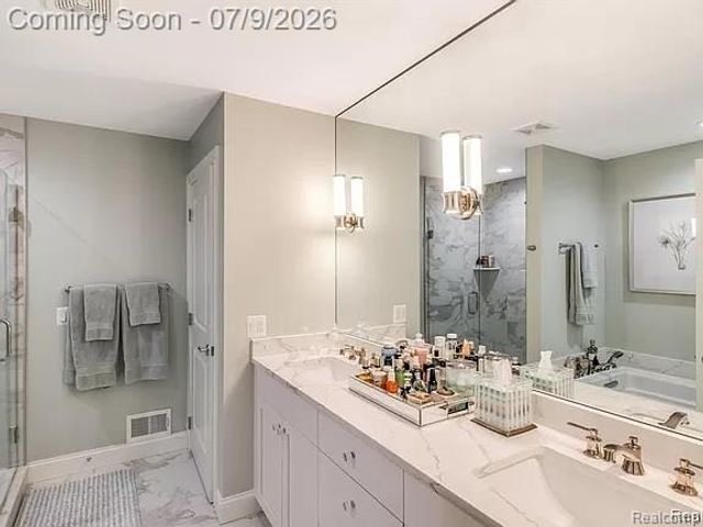 1011 S Washington Avenue, Royal Oak, MI 48067