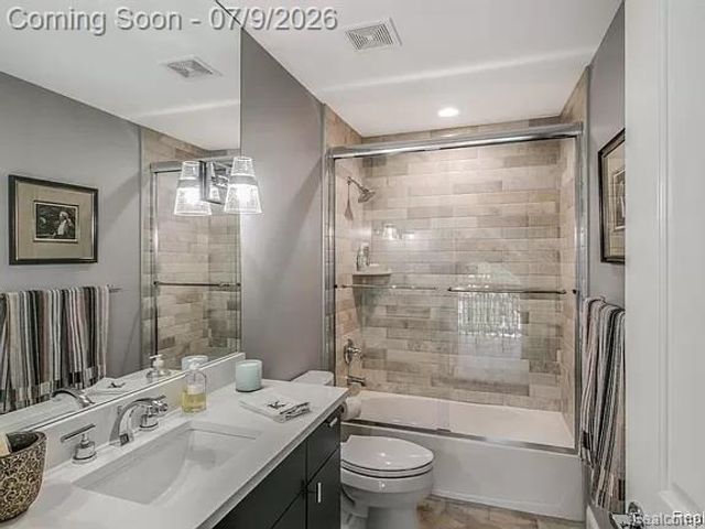 1011 S Washington Avenue, Royal Oak, MI 48067