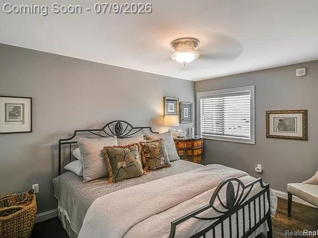1011 S Washington Avenue, Royal Oak, MI 48067