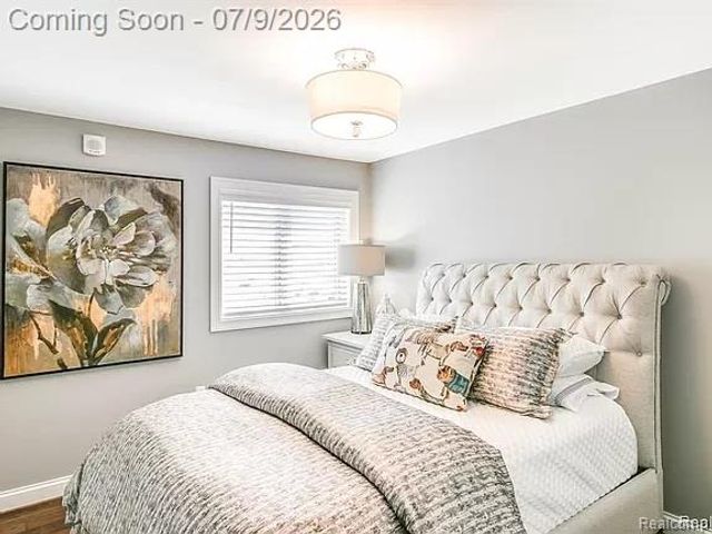 1011 S Washington Avenue, Royal Oak, MI 48067