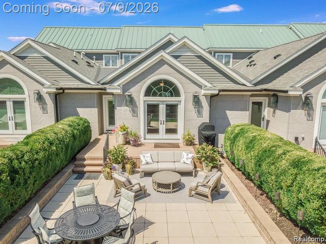 1011 S Washington Avenue, Royal Oak, MI 48067