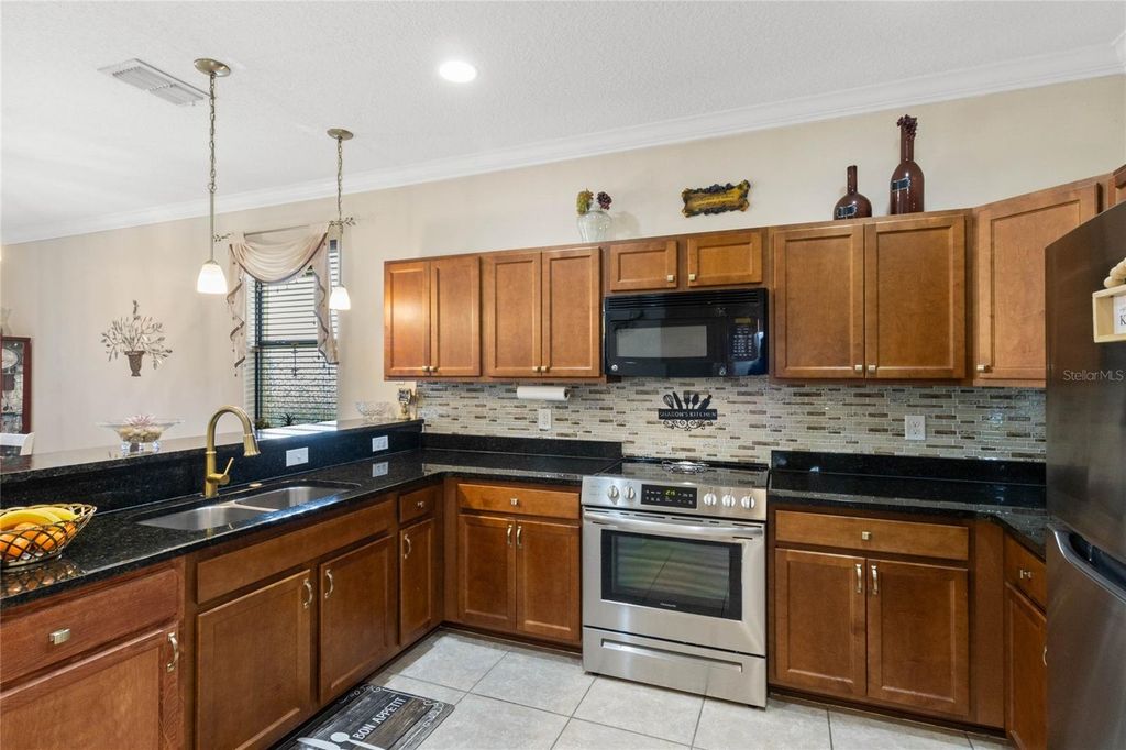 Image 9 of property listing at 1411 PACIFIC ROAD, Poinciana, FL 34759