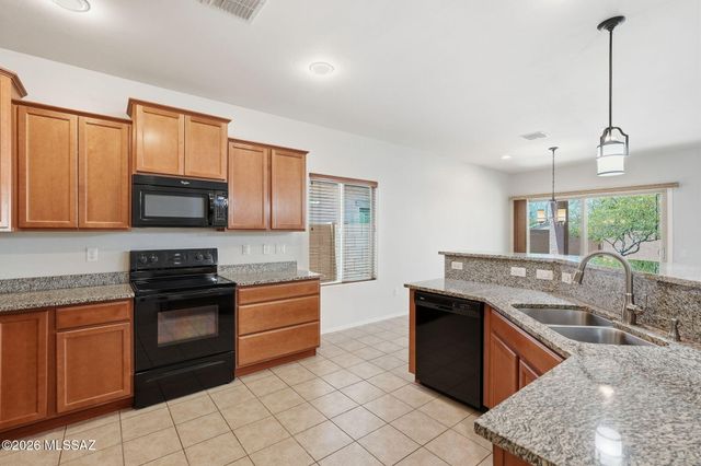 8033 N Circulo El Palmito, Tucson, AZ 85704
