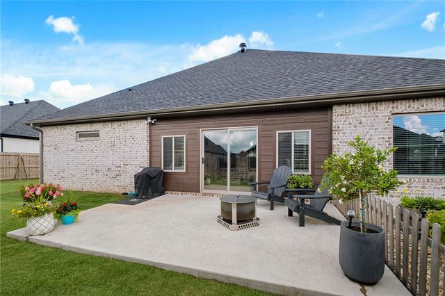 886 Bellagiola Drive, Tontitown, AR 72762
