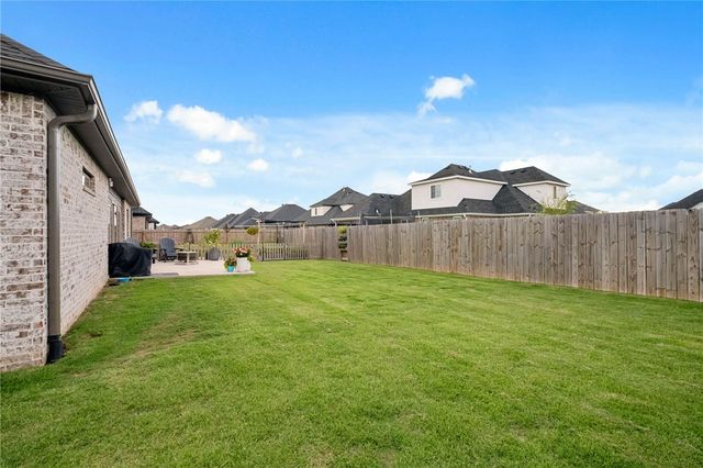 886 Bellagiola Drive, Tontitown, AR 72762