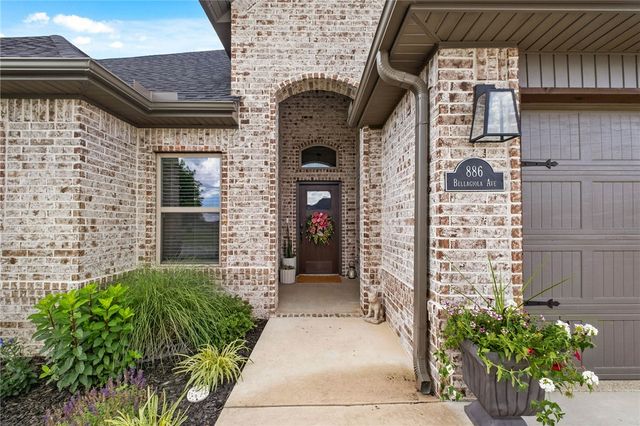 886 Bellagiola Drive, Tontitown, AR 72762