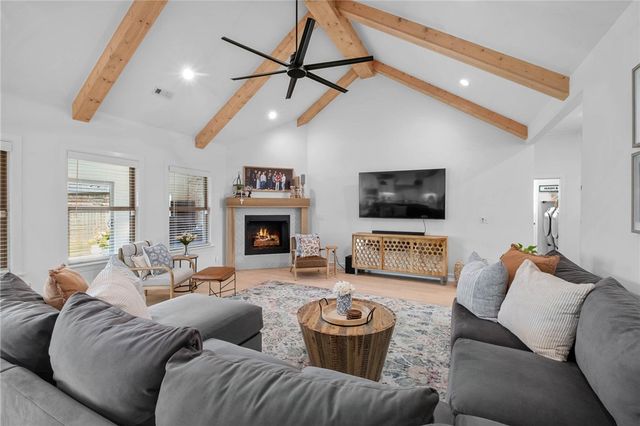 886 Bellagiola Drive, Tontitown, AR 72762