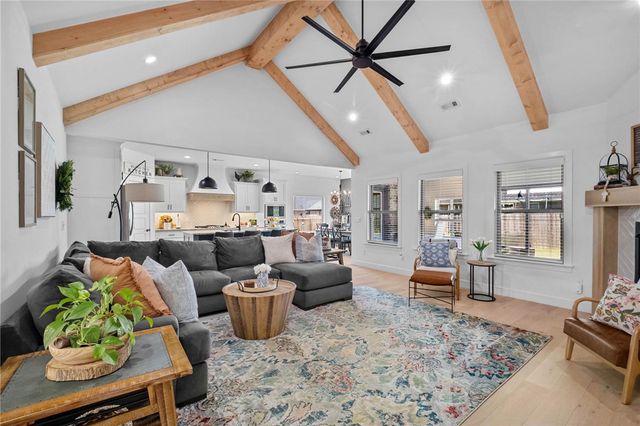 886 Bellagiola Drive, Tontitown, AR 72762
