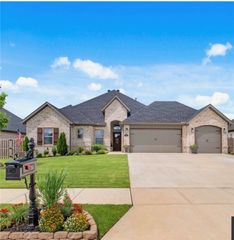 886 Bellagiola Drive, Tontitown, AR 72762