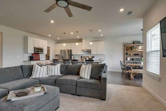 825 Raintree Dr, Smyrna, TN 37167