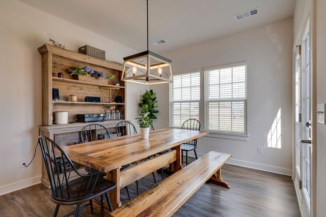 825 Raintree Dr, Smyrna, TN 37167