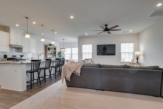 825 Raintree Dr, Smyrna, TN 37167