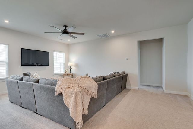 825 Raintree Dr, Smyrna, TN 37167