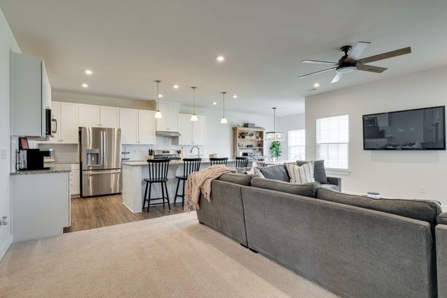 825 Raintree Dr, Smyrna, TN 37167