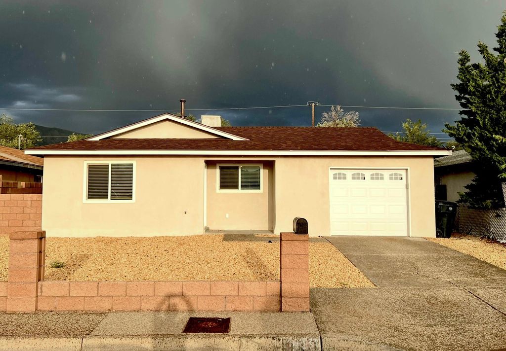 328 Maxine Street NE, Albuquerque, NM 87112