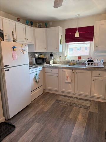 70 Carroll Avenue 108, Newport, RI 02840