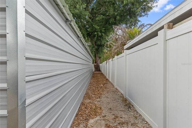 2310 W KNOLLWOOD PLACE, Tampa, FL 33604