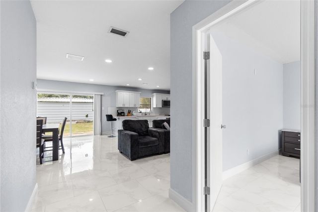 2310 W KNOLLWOOD PLACE, Tampa, FL 33604