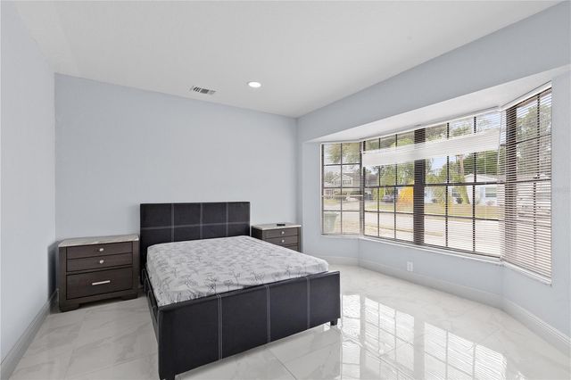 2310 W KNOLLWOOD PLACE, Tampa, FL 33604