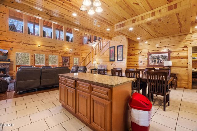 4355 Forest Ridge Way, Pigeon Forge, TN 37863