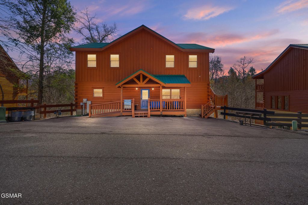 4355 Forest Ridge Way, Pigeon Forge, TN 37863