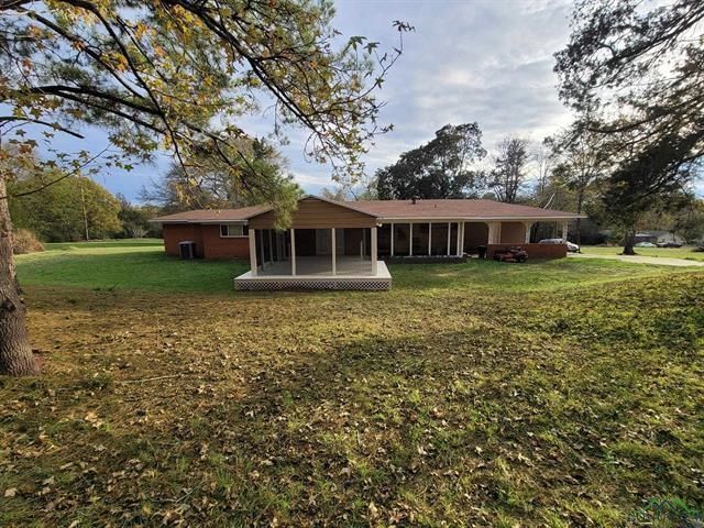 1114 VANCE ST, Hughes Springs, TX 75656