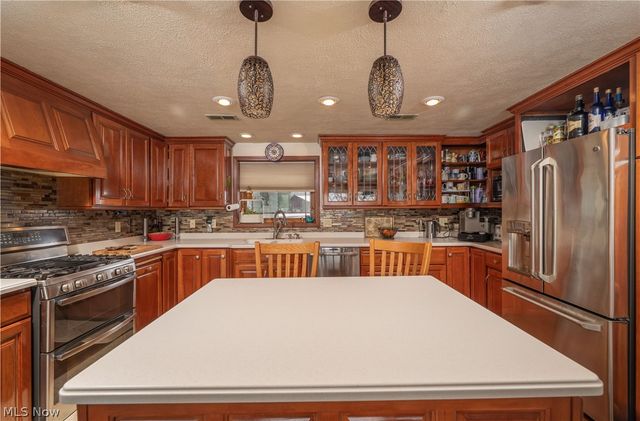 2023 Lakewood Road SW, Sherrodsville, OH 44675