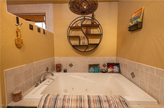 2023 Lakewood Road SW, Sherrodsville, OH 44675