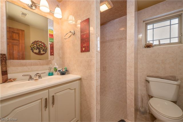 2023 Lakewood Road SW, Sherrodsville, OH 44675