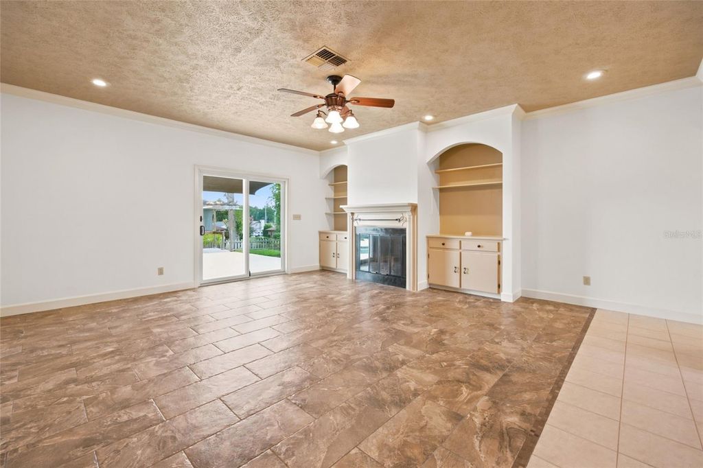Image 12 of property listing at 3220 SE 21ST AVENUE, Ocala, FL 34471