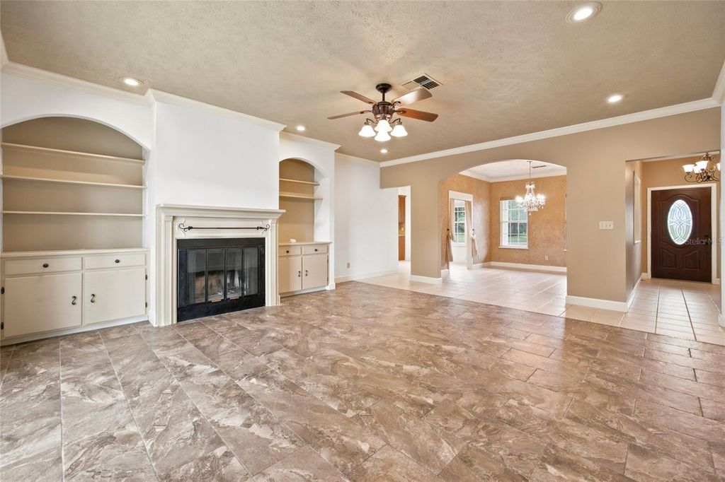 Image 18 of property listing at 3220 SE 21ST AVENUE, Ocala, FL 34471