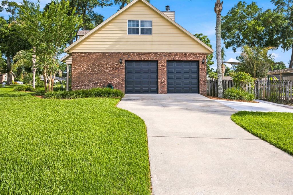 Image 3 of property listing at 3220 SE 21ST AVENUE, Ocala, FL 34471
