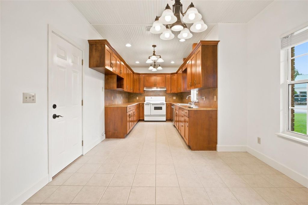 Image 25 of property listing at 3220 SE 21ST AVENUE, Ocala, FL 34471