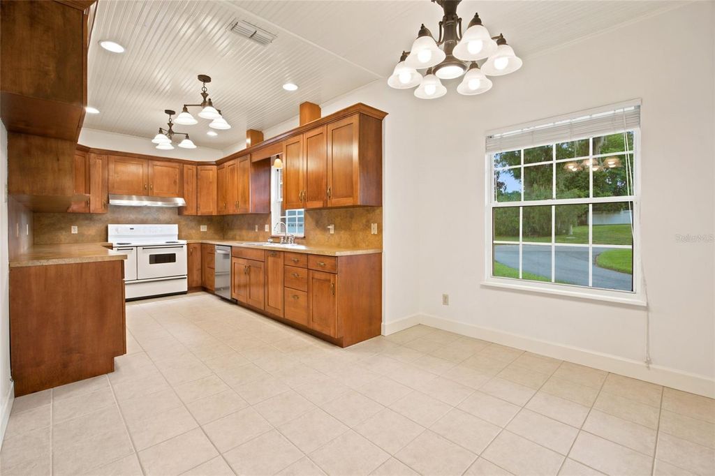 Image 27 of property listing at 3220 SE 21ST AVENUE, Ocala, FL 34471