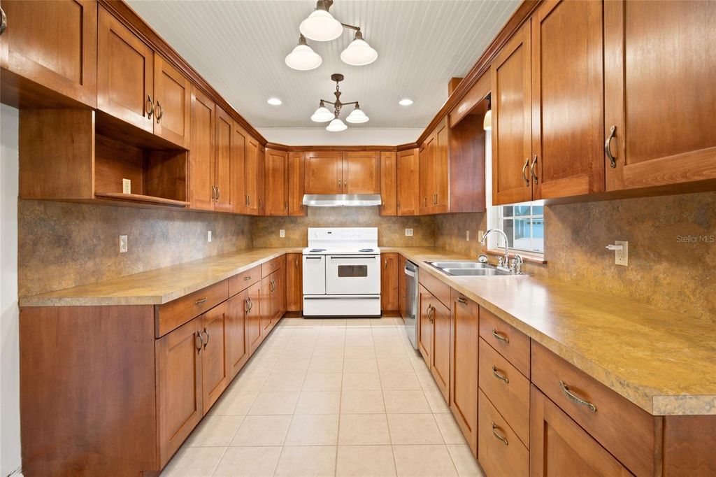 Image 28 of property listing at 3220 SE 21ST AVENUE, Ocala, FL 34471