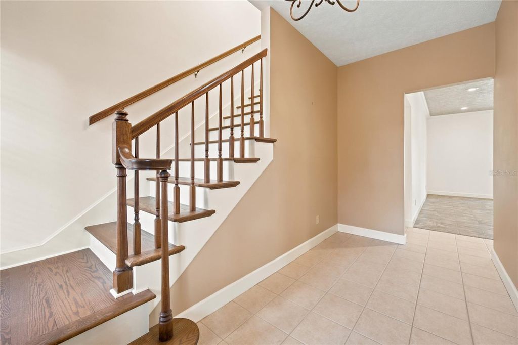 Image 8 of property listing at 3220 SE 21ST AVENUE, Ocala, FL 34471