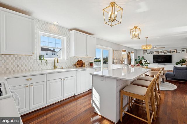 366 BUCKINGHAM CIR, Harleysville, PA 19438