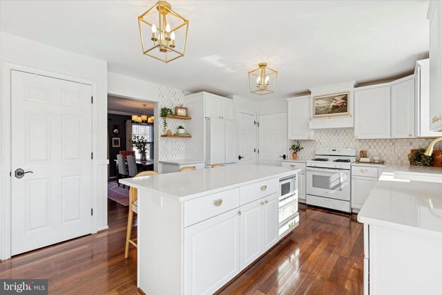 366 BUCKINGHAM CIR, Harleysville, PA 19438